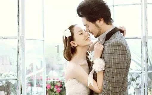 为什么做清炖鱼要使汤成乳白色要先把鱼在油锅里炸一下?而不炸的鱼熬制出的汤则是清汤？